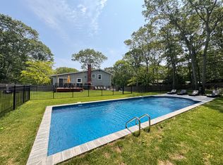 3 Debbie Trl, Hampton Bays, NY 11946