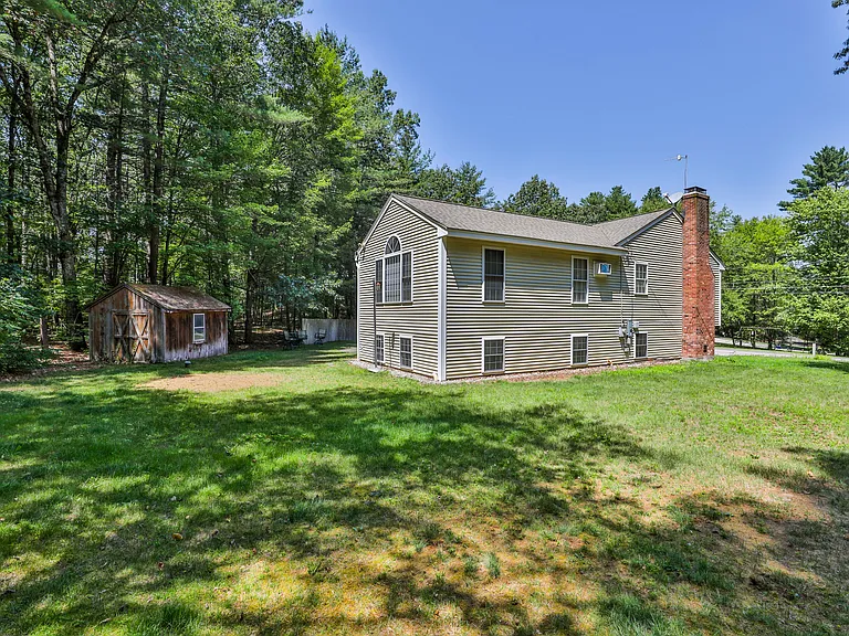 76 Groton Rd — Photo 32