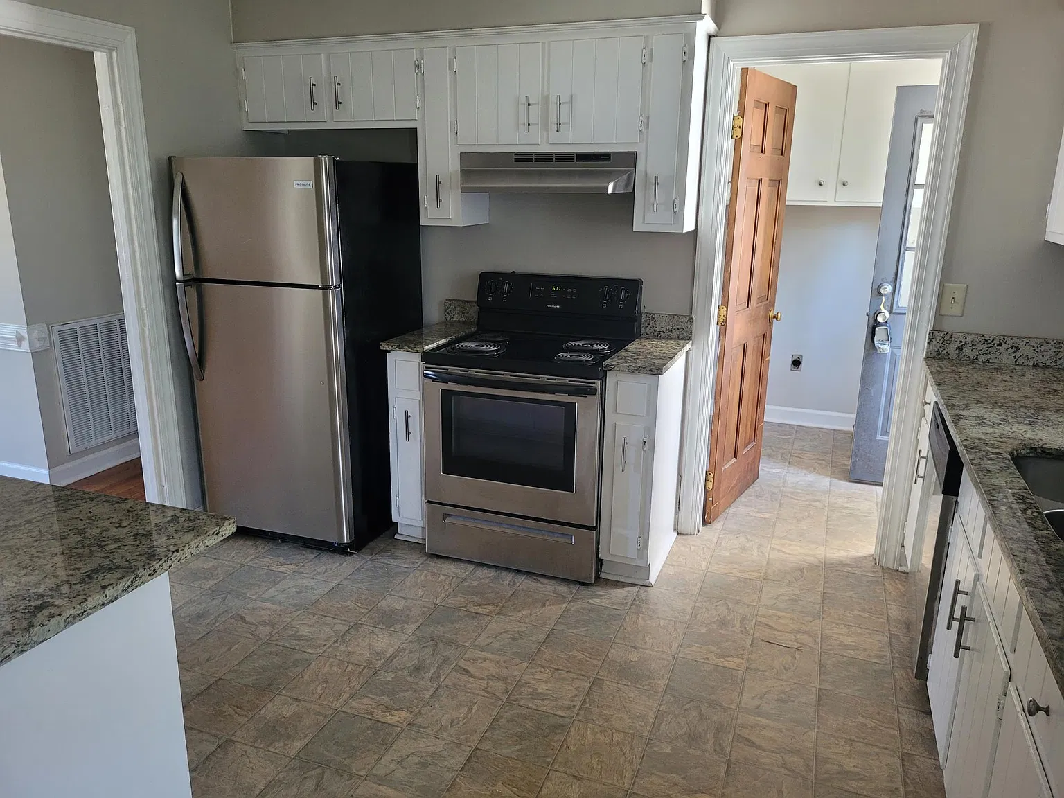 3 bed, 1138 sqft, $1,500 — Photo 3
