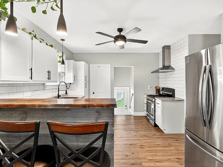 244 Sumner Blvd — Photo 8