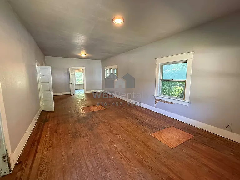 715 Fredonia St — Photo 2