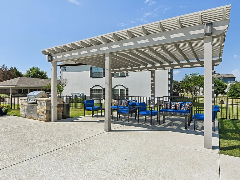 Riverside Apartments — Photo 23