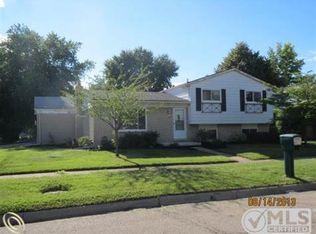 32309 Bristol Ct, Fraser, MI 48026