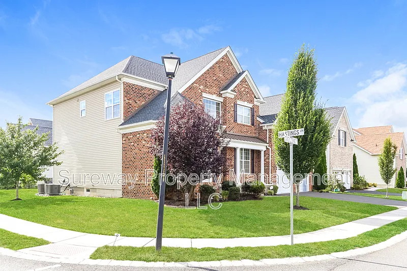 4 bed, 4.0 bath, 3618 sqft, $5,600 — Photo 3