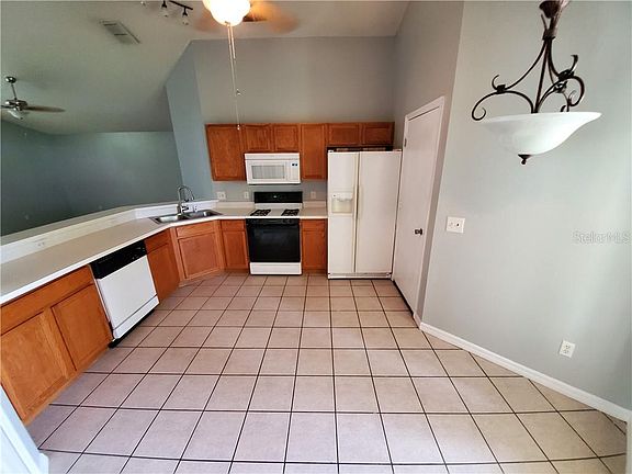 4th image of 137 King George Dr