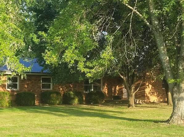 8340 N Cherryville Ln, Mount Vernon, IL 62864