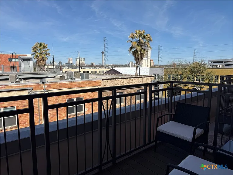 1401 S Flores St #305 — Photo 16