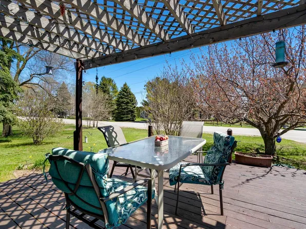 5910 S Cummings St, Suttons Bay, MI 49682