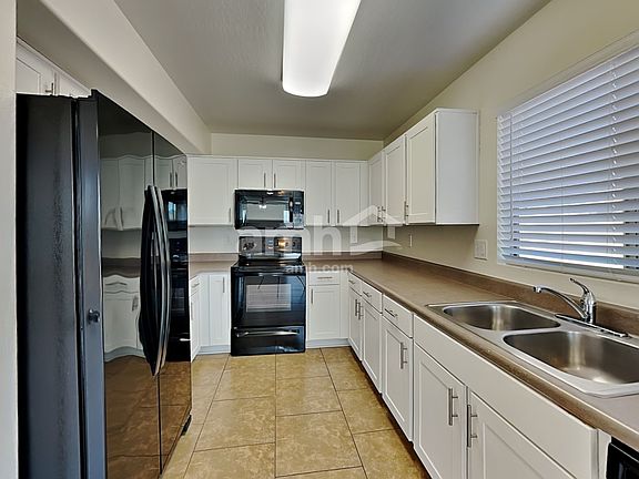3rd image of 15806 W Washington St