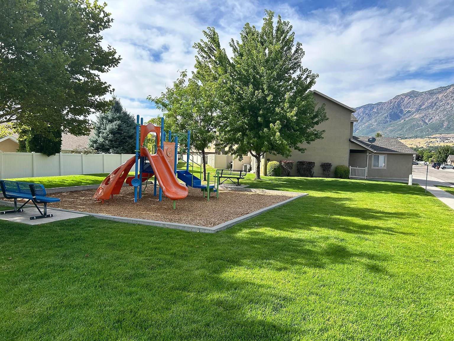 3 bed, 1.5 bath, 1108 sqft, $1,595 — Photo 2