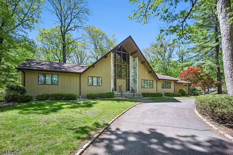 1st image of 137 High Oaks Dr