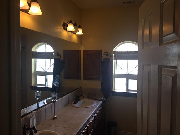 Hall bathroom tub and showe