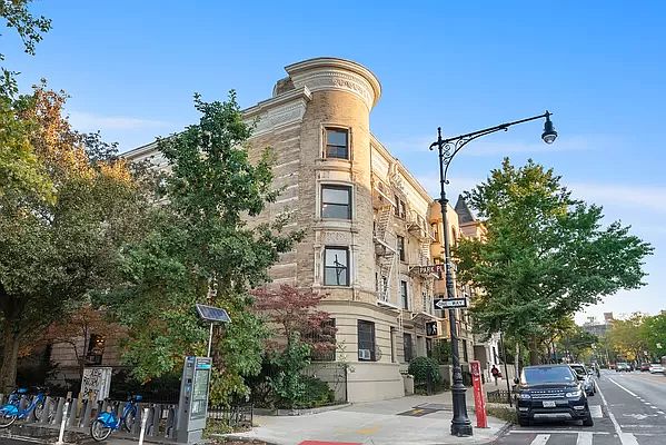 1st image of 673 Vanderbilt Ave #2D