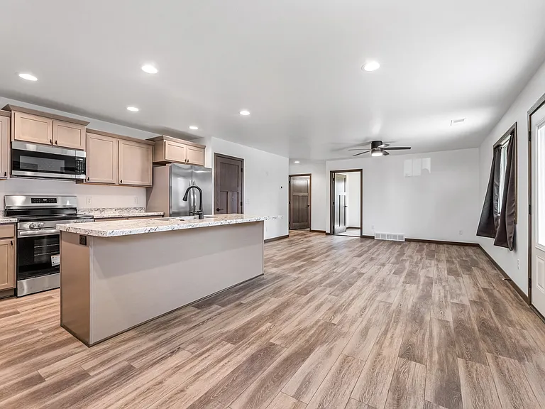 705 Stelting St — Photo 3