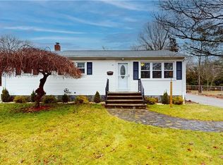26 Winston Ave, Warwick, RI 02886