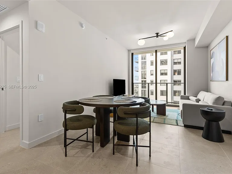11 NE 6th St #3213 — Photo 4