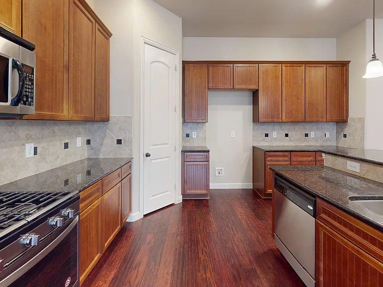 6753 Cabrillo — Photo 8