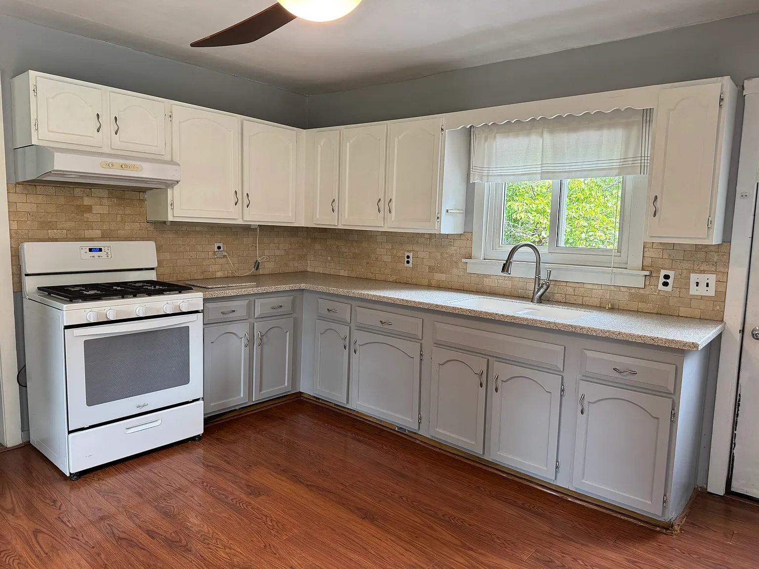 3 bed, 1376 sqft, $1,800 — Photo 3