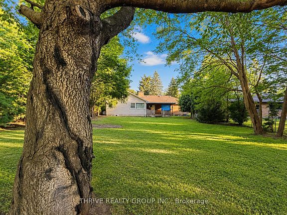 4th image of 230 University Cres
