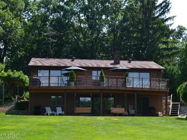 15295 Lake Ave, Grand Haven, MI 49417