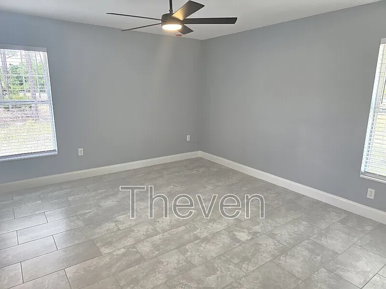 805 E 13th St — Photo 15