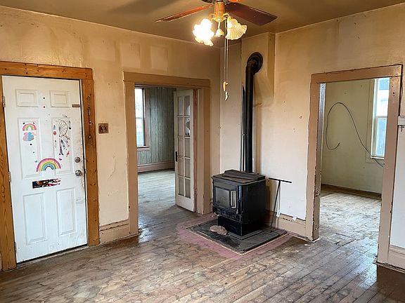 2nd image of 130 N 200th St W