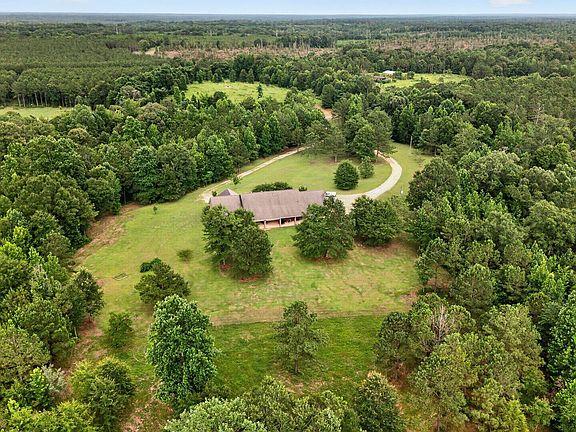4th image of 2827 Airport Rd