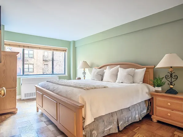 310 West 56th Street image 9 of 16