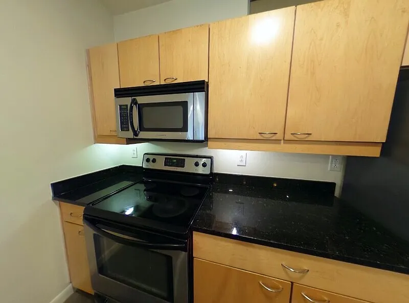 Building Photo - 1011 W Marshall St #130