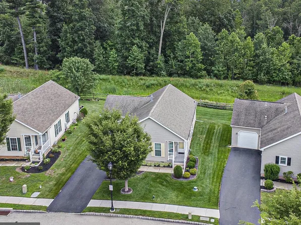 604 Blue Bell Springs Dr, Blue Bell, PA 19422