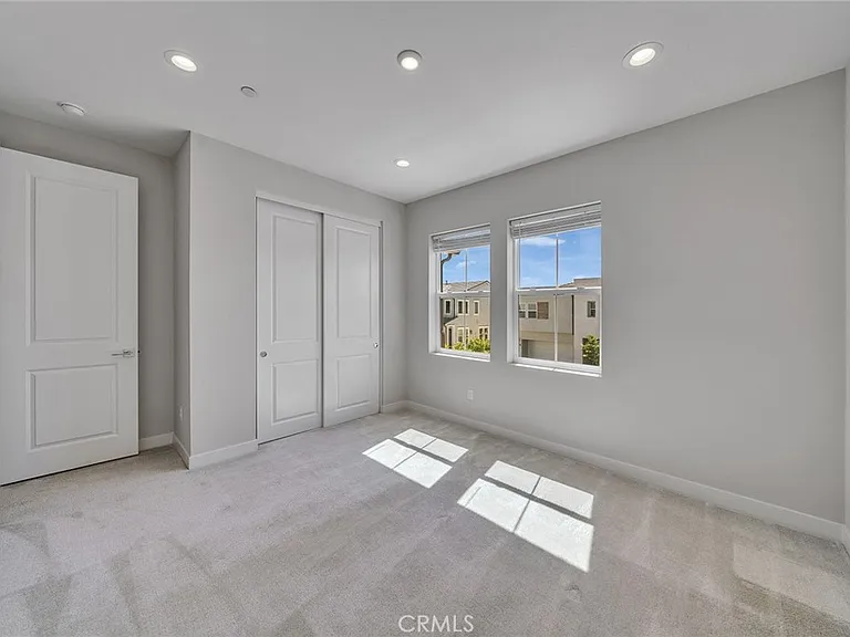 141 Edna Pkwy — Photo 43