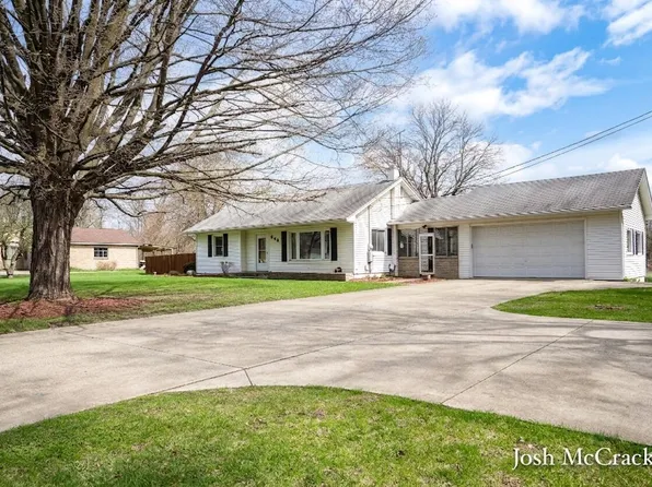 846 Lincoln Lake Ave SE, Lowell, MI 49331