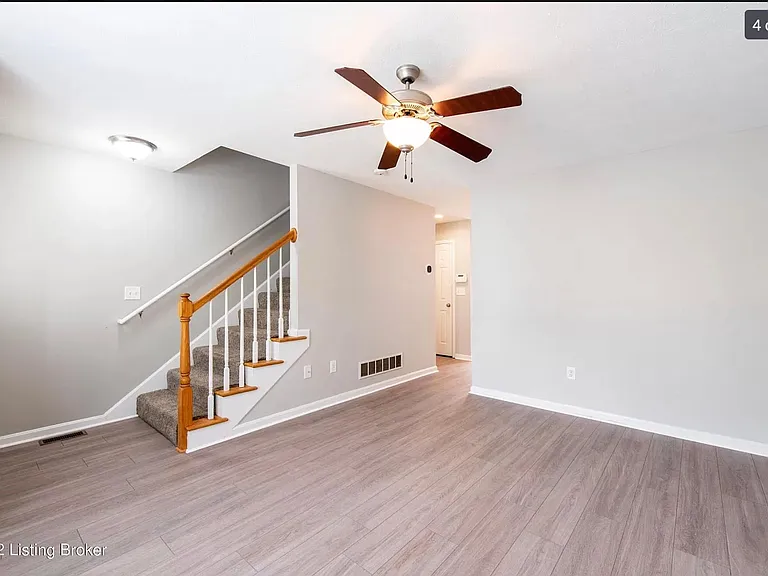 402 Clare Ln #402 — Photo 19