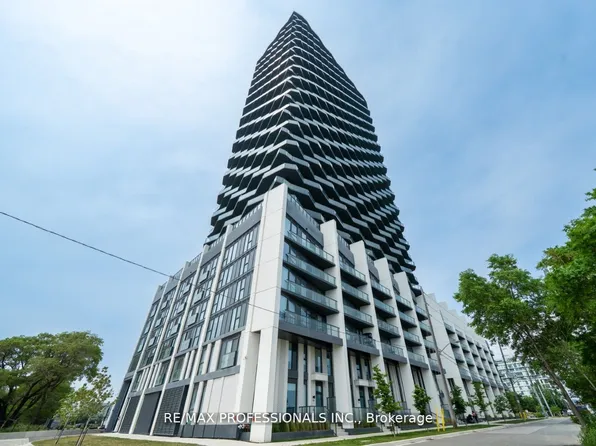 36 Zorra St #305, Toronto, ON M8Z 0G5