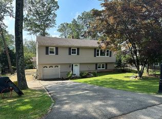 17 Normandy Cir, Hopatcong, NJ 07843