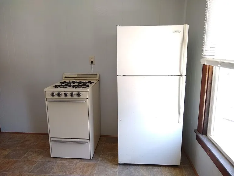 639 Park Ave — Photo 5