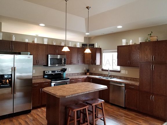 Big Kitchen with Lots of Cabinets