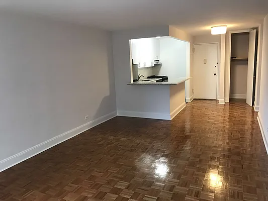 Rented by Metropolis Real Estate of Manhattan | media 7