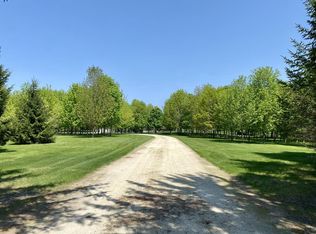 2468 Cedar Sauk Rd, Saukville, WI 53080