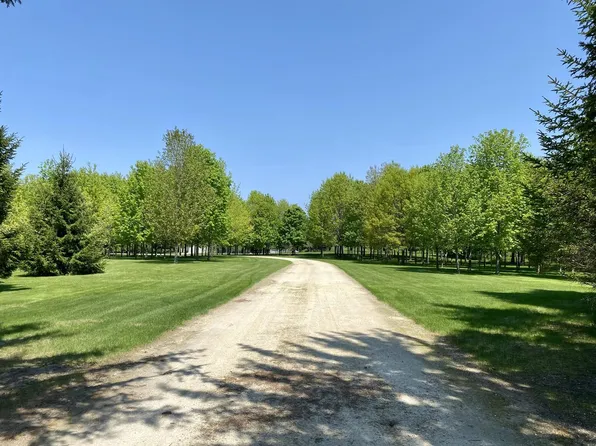 2468 Cedar Sauk ROAD, Saukville, WI 53080