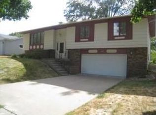 2520 37th St, Rock Island, IL 61201