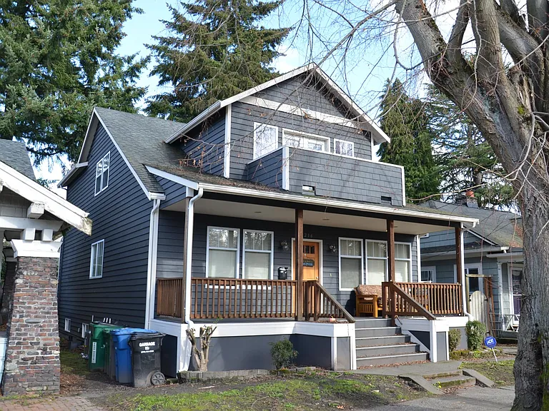 1216 NE Ravenna Blvd — Photo 2
