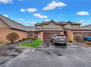 5201 Bridle Path Ln, Lewiston, NY 14092