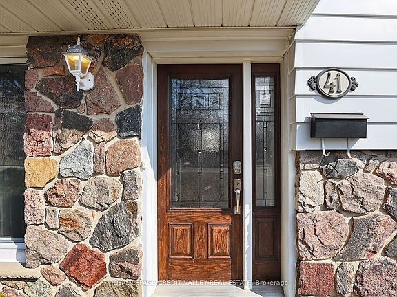 5th image of 41 Staveley Cres