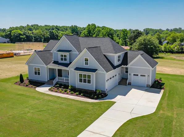 3220 Oakridge River Rd, Fuquay Varina, NC 27526