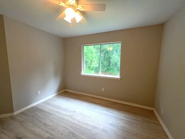 2106 Lexington Woods Dr — Photo 12