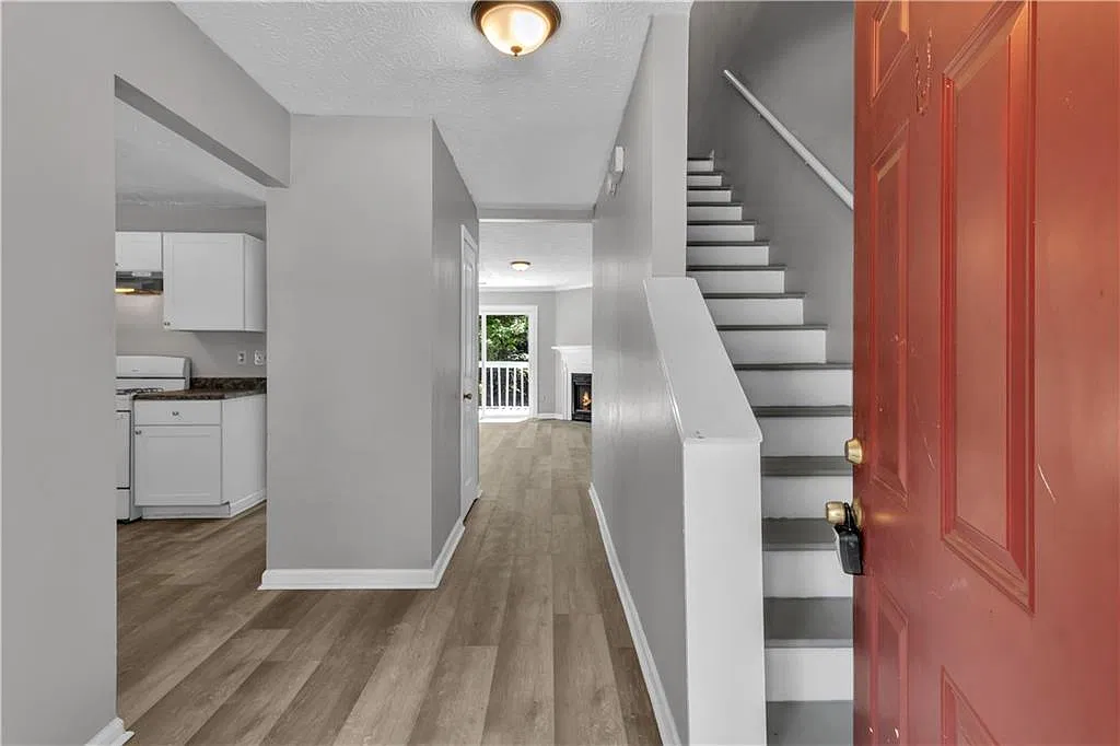 4 bed, 3.5 bath, 1408 sqft, $1,650 — Photo 2