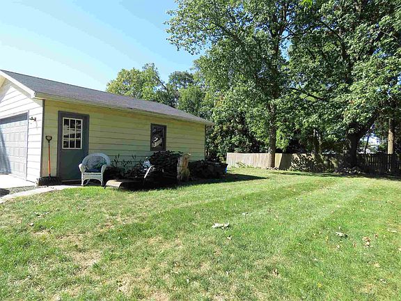 3rd image of 418 Garden St