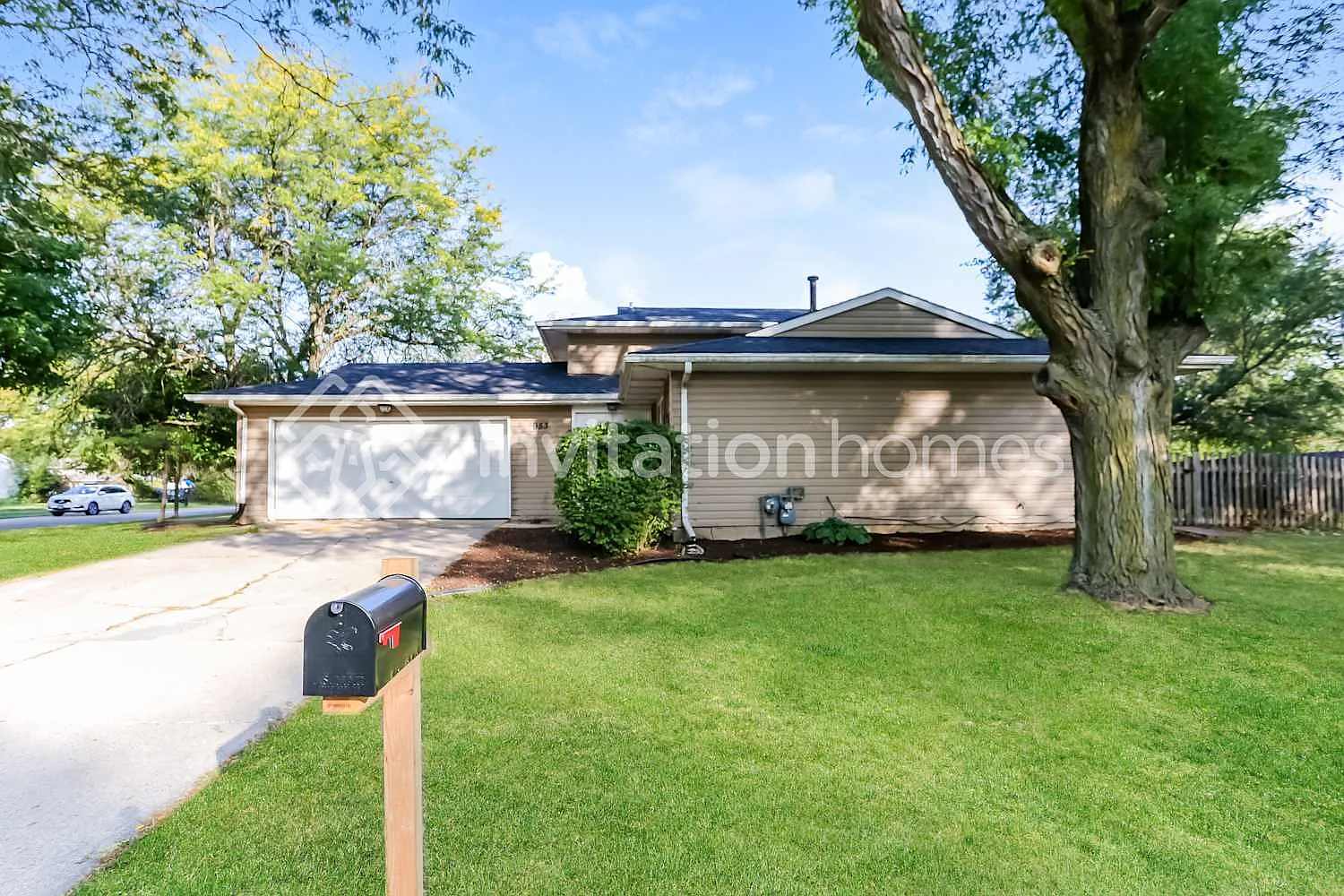 953 Surrey Ct photo 1