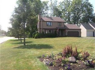 902 Robin Rd, Amherst, NY 14228